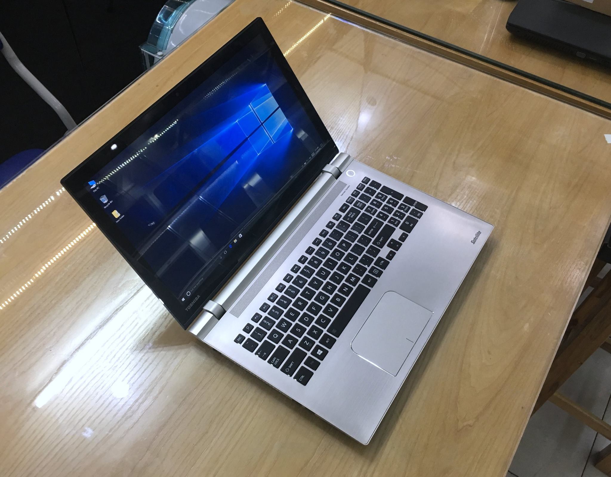 Laptop Gaming Toshiba Satelltite S55T - C5325 - 4 K-7.jpg